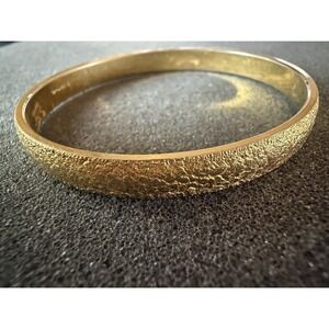 Vintage Gold Tone Signed MONET‎ Diamond Cut Bangle Bracelet Size Small Textured
